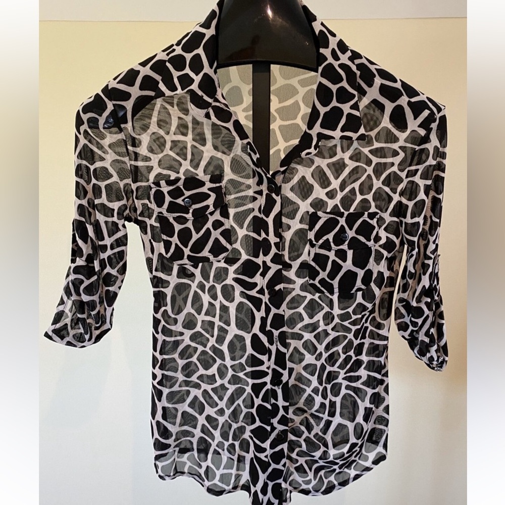 Eden & Olivia Black and White 3/4 Sleeve Button Down Shirt